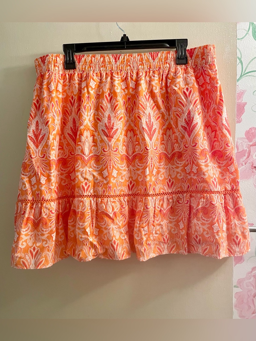 LOFT Women’s Tiered Mini Skirt
SIZE XL **LIKE NEW** - Picture 5 of 10